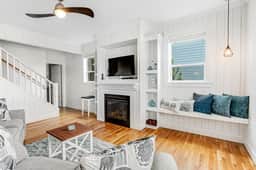 Oceanview home with WiFi washer dryer gas fireplace balcony - Image 5