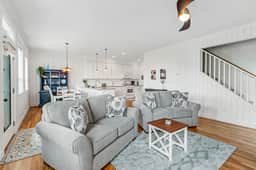 Oceanview home with WiFi washer dryer gas fireplace balcony - Image 4