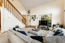 Lake view getaway steps from beach with WiFi and private washer dryer - Image 4