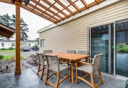Snazzy home near the beach with private hot tub patio and grill - Image 5