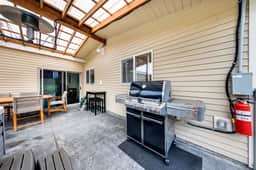 Snazzy home near the beach with private hot tub patio and grill - Image 4