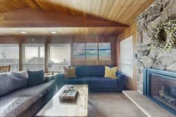 Spacious Coastal Retreat Walk to Beach with Hot Tub and Dog Friendly - Image 5