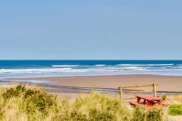Family Friendly Oceanfront Condo with Free WiiFi Ocean Views and Easy Beach Access - Image 4