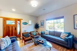 Friendly Home with Private Hot Tub High Speed WiFi and Wood Burning Fireplace - Image 5