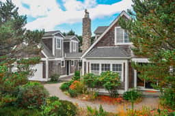 Dog friendly beach house with private hot tub free WiFi game room and ocean views - Image 2