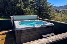 Ocean and lake view home with private hot tub and beach access - Image 5