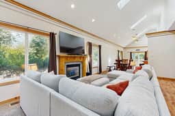 Expansive family friendly home with a private hot tub walk to the beach - Image 5