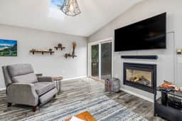 Home with gas fireplace washer dryer and 2 outdoor spaces walk to beach - Image 4