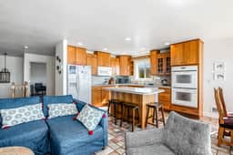 Waterfront dog friendly home a few steps from the beach with hot tub - Image 3