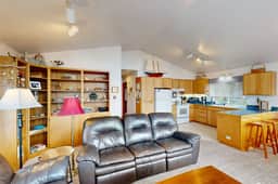 Cozy coastal home with deck ocean views and firepit 4 blocks to beach - Image 5