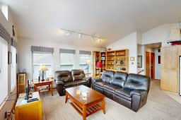 Cozy coastal home with deck ocean views and firepit 4 blocks to beach - Image 4