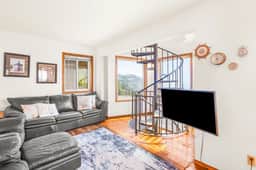 Spacious dog friendly home with ocean views sauna wood stove and WIFI - Image 2