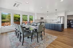 Spacious home with ocean view enclosed yard fireplace hut tub washer and dryer - Image 5