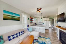 Wonderful coastal escape in the trees with private hot tub and fast WiFi dogs OK - Image 2