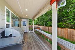Dog friendly home with enclosed yard game room private hot tub near the beach - Image 4