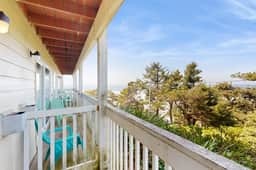 Lower Level Dog Friendly Studio with Ocean Views and Free WiFi Walk to Beach - Image 3