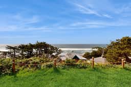 Lower Level Dog Friendly Studio with Ocean Views and Free WiFi Walk to Beach - Image 2