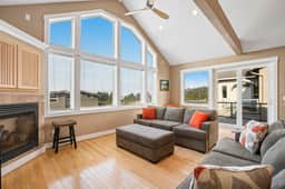 Dog friendly beach home ideal for entertaining with 2 fireplaces and great kitchen - Image 2