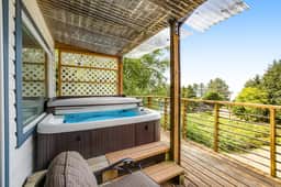 Welcoming Condo with Ocean Views and Private Hot Tub Short Walk to the Beach - Image 3