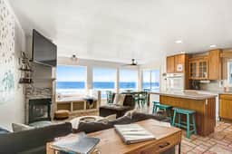Spacious oceanfront home with patio and private hot tub dog friendly - Image 4