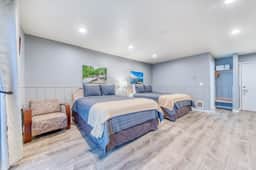 Eight Dog Friendly Rooms with Kitchens and Kitchenettes Walk to Downtown and Beach - Image 4