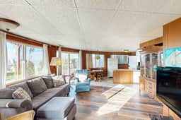 Spacious Dog Friendly Getaway with Boat Parking Perfect for Two Families - Image 3