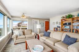Oceanfront Dog Friendly Home with Free WiFi Perfect for a Family Beach Trip - Image 2
