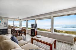 Oceanfront Dog Friendly Home with Free WiFi Perfect for a Family Beach Trip - Image 4