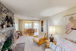 Oceanfront dog friendly home with 180 degree view deck and great location - Image 4