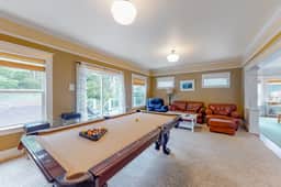 Beautiful Craftsman home with private hot tub and pool table walk to beach - Image 5