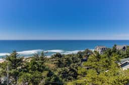 Upper Level Studio with Sweeping Ocean Views Dog Friendly - Image 2
