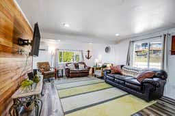 Gorgeous home overlooking the bay near a boat launch dog friendly - Image 2