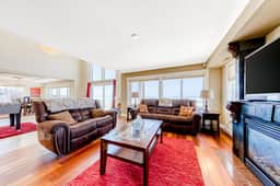 Oceanfront Home with Private Hot Tub and Amazing Beach Views Dogs Welcome - Image 5
