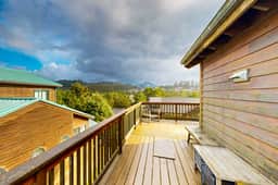Gorgeous waterfront home with ocean views a furnished deck and beach access - Image 3