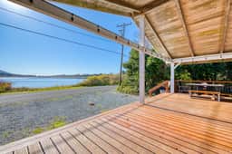 Rustic waterfront woodland lodge with impressive lake views from patio - Image 4