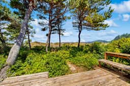 Waterfront house with bay and ocean views large deck and quiet location - Image 4