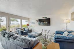 Waterfront house with bay and ocean views large deck and quiet location - Image 5