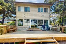 Waterfront house with bay and ocean views large deck and quiet location - Image 2