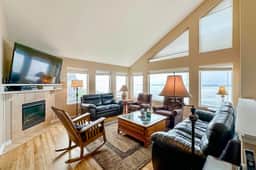 Beautiful home on the ocean with beach views deck bbq WiFi and streaming - Image 2