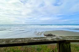 Beautiful home on the ocean with beach views deck bbq WiFi and streaming - Image 3
