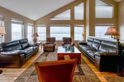 Beautiful home on the ocean with beach views deck bbq WiFi and streaming - Image 4