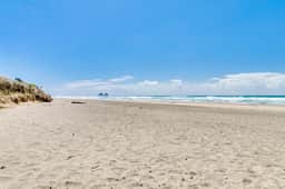 Dog Friendly Coastal Cottage Minutes from Downtown and One Block to Beach - Image 4