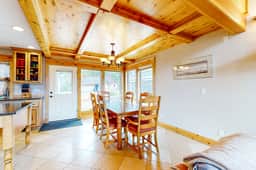 Oasis on the coast with easy beach access and woodstove - Image 5