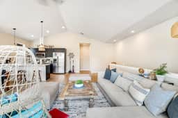 Coastal getaway with deck beach gear and washer dryer walk to beach - Image 5