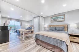 Dog friendly Two Room Combination Walk to Downtown and the Beach - Image 2