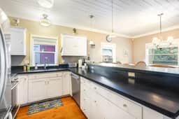 Family Home with Game Room WiFi Fireplace Private Hot Tub Walk to Beach - Image 5
