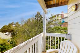 Dog Friendly Condo with Ocean Views Easy Beach Access and Free WiFi - Image 3