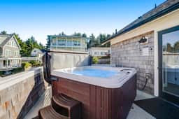 Gorgeous Ocean View Home with Private Hot Tub Fast WiFi Gas Fireplaces and with D - Image 5
