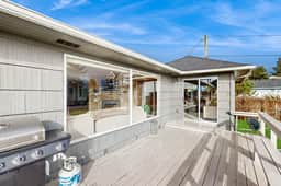 Cozy Oceanview Cottage in Great Location Close to Beach - Image 3