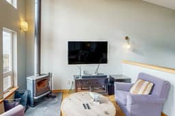 Luxurious Dog Friendly Home with Ocean Views Beach Access and Free WiFi - Image 2